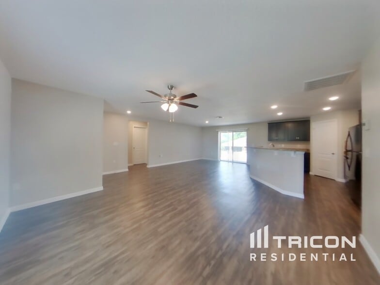 Building Photo - 866 N Fairbanks Dr