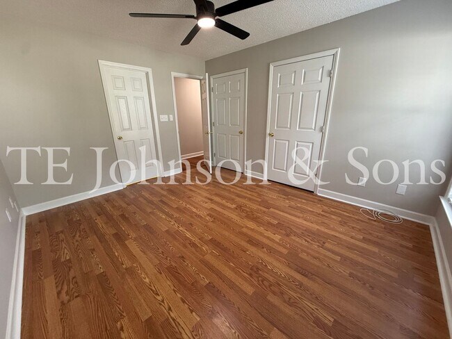 Building Photo - Spacious 3 Bedroom Home with Primary Suite on Main Level in Camden Forest