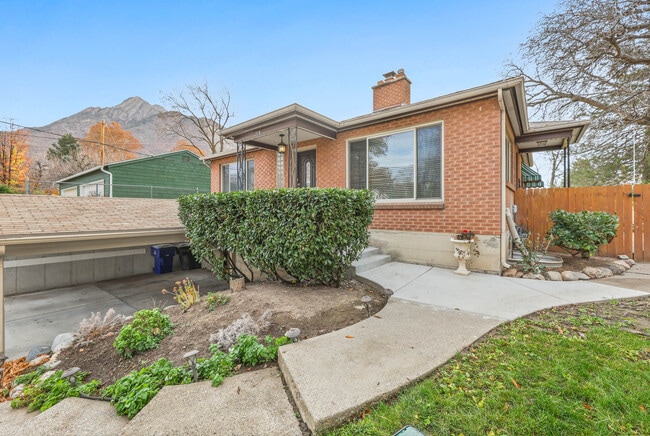 Primary Photo - 2576 E Wren Rd