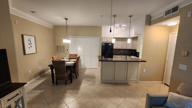 Building Photo - 4152 Central Sarasota Pkwy