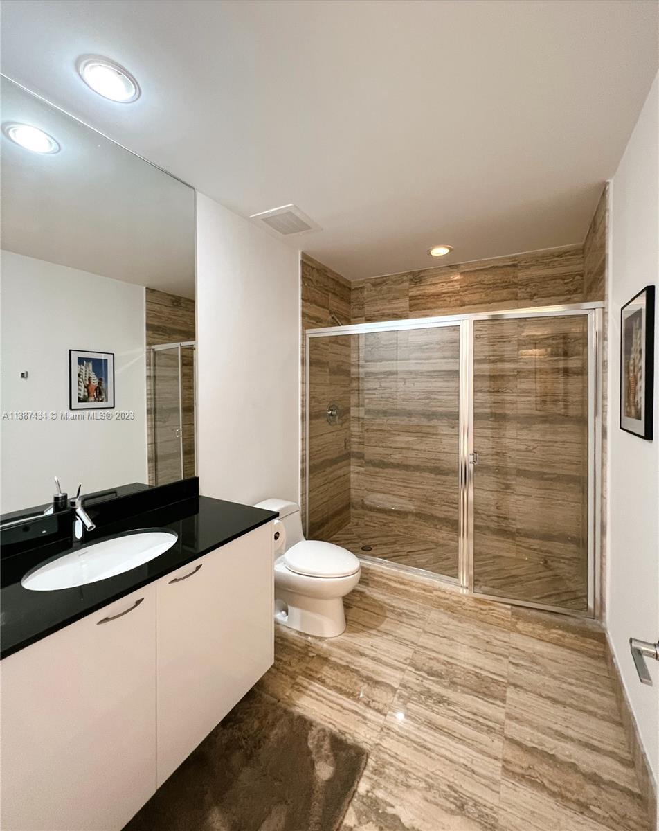 Building Photo - 15811 Collins Ave