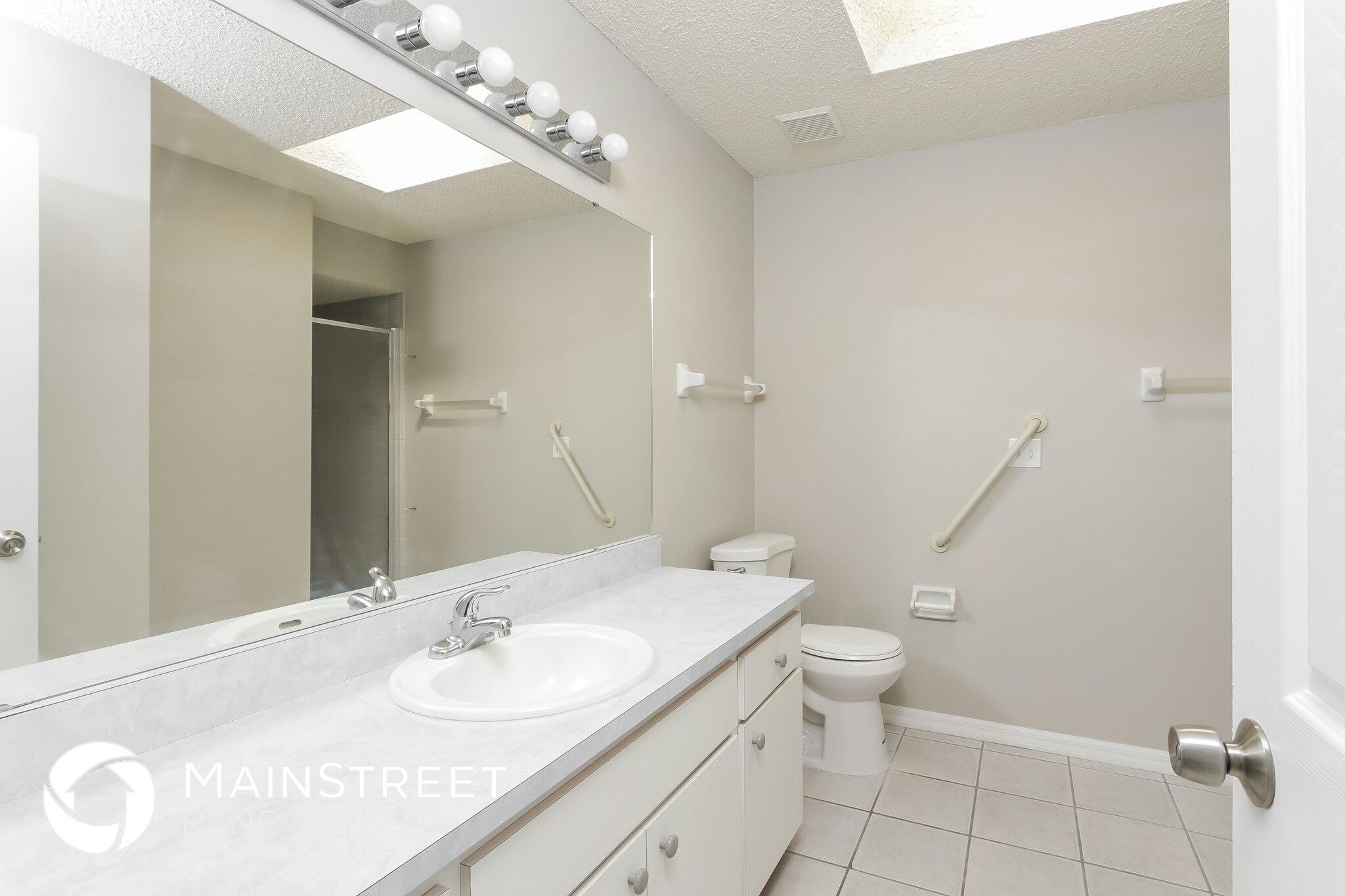 Building Photo - 5801 Pauma Pl