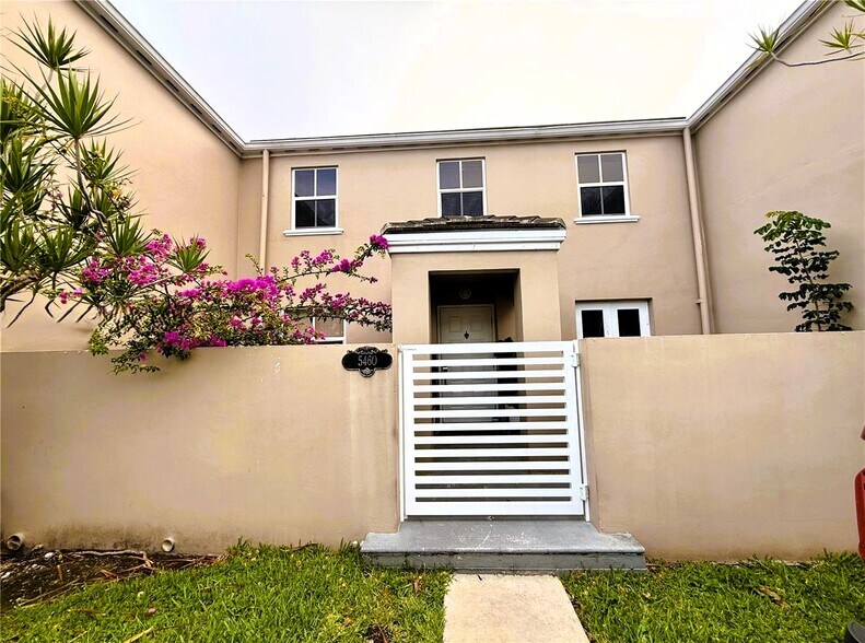 Primary Photo - 5460 SW 70th Pl N