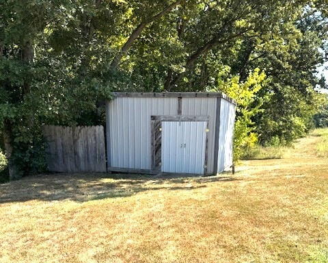 Building Photo - 8160 Dogwood Dr