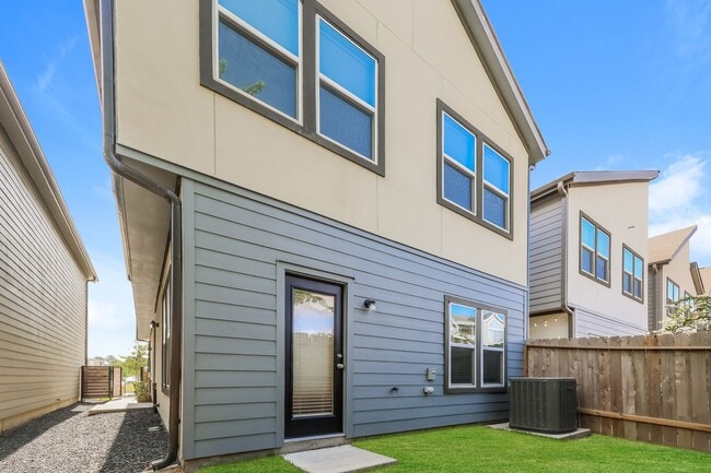 Building Photo - 18306 W Centro Cir