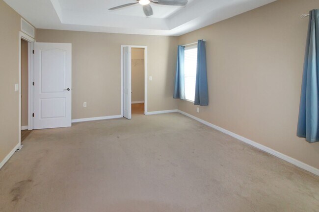 Building Photo - 12476 Shimmering Oak Cir