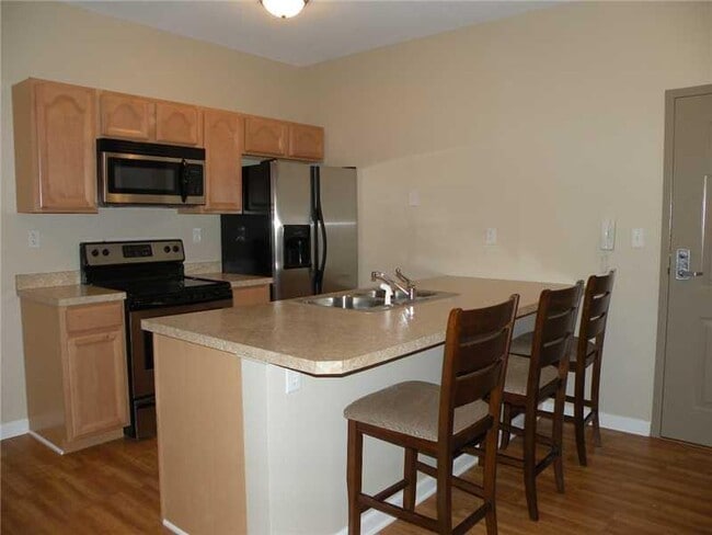 Building Photo - 6450 Pleasant St