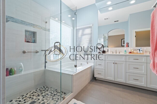 Building Photo - Executive Single Story Rental in Gated Serrano Community!