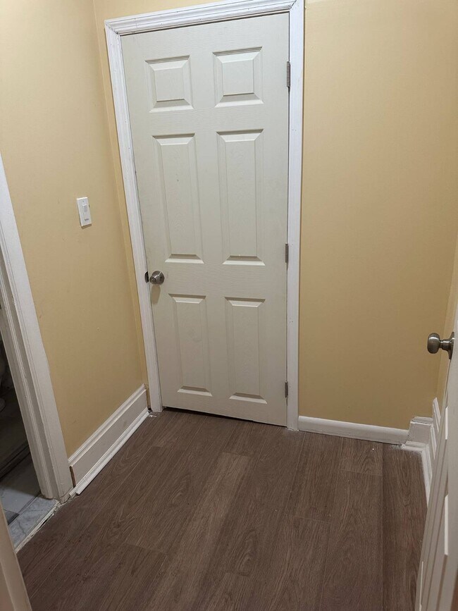 Building Photo - 1146 E 35th St