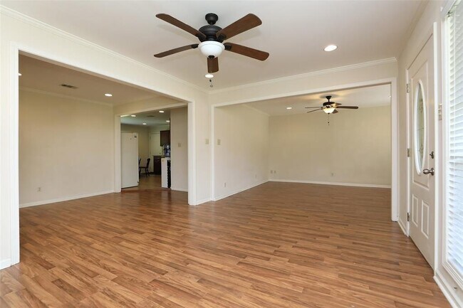 Building Photo - 10306 Oboe Dr