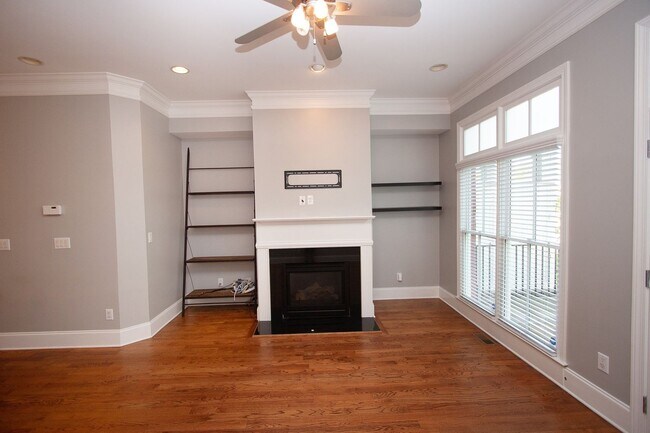 Building Photo - 839 Inman Vlg Pkwy NE