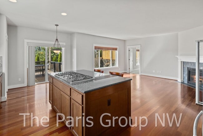 Building Photo - Stunning 3438sf Newcastle Craftsman Near T...