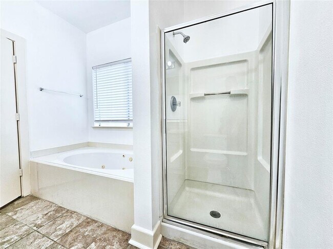 Building Photo - 6106 Spruce Bough Ct