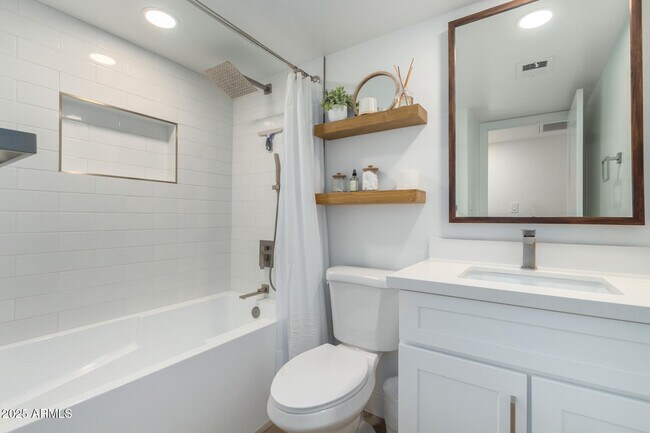 Building Photo - 5038 E Winchcomb Dr
