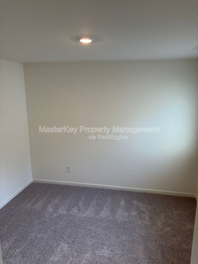 Building Photo - 10636 Brookside Reserve Rd