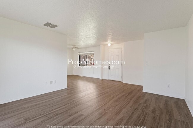 Building Photo - Updated Three Bedroom Home in McMinnville!