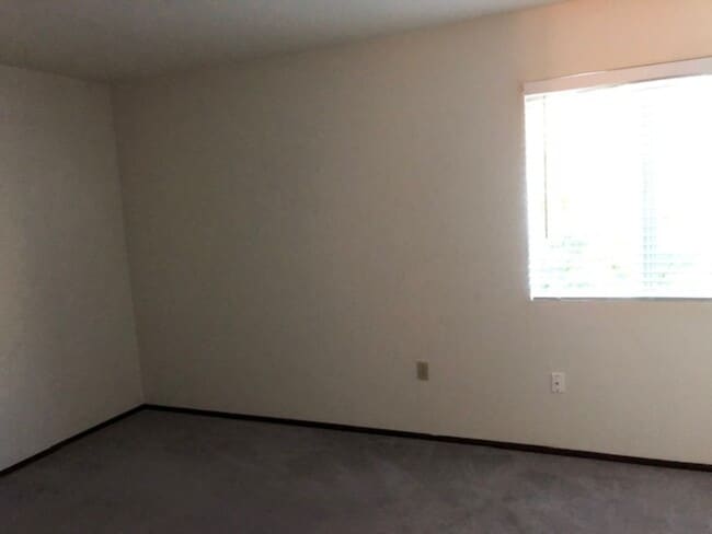 Building Photo - 1304 Foothill Dr