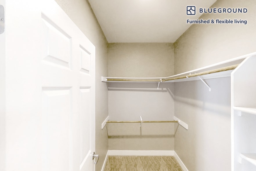 Building Photo - 1257 Lakeside Dr