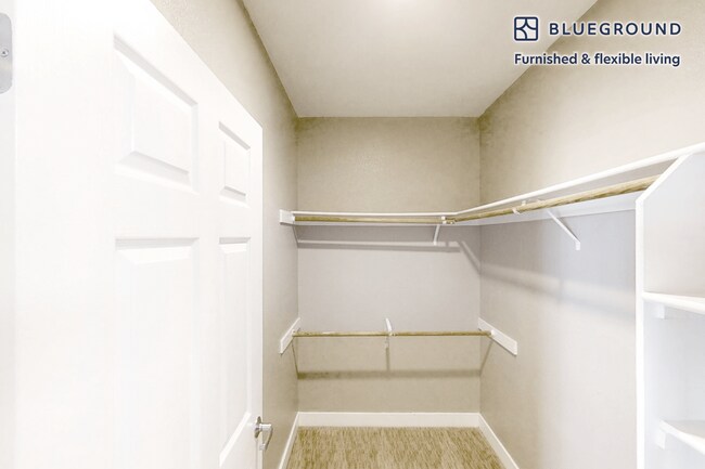 Building Photo - 1257 Lakeside Dr