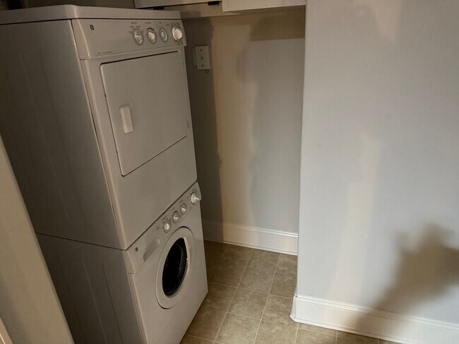 Building Photo - 4620 Piedmont Row Dr