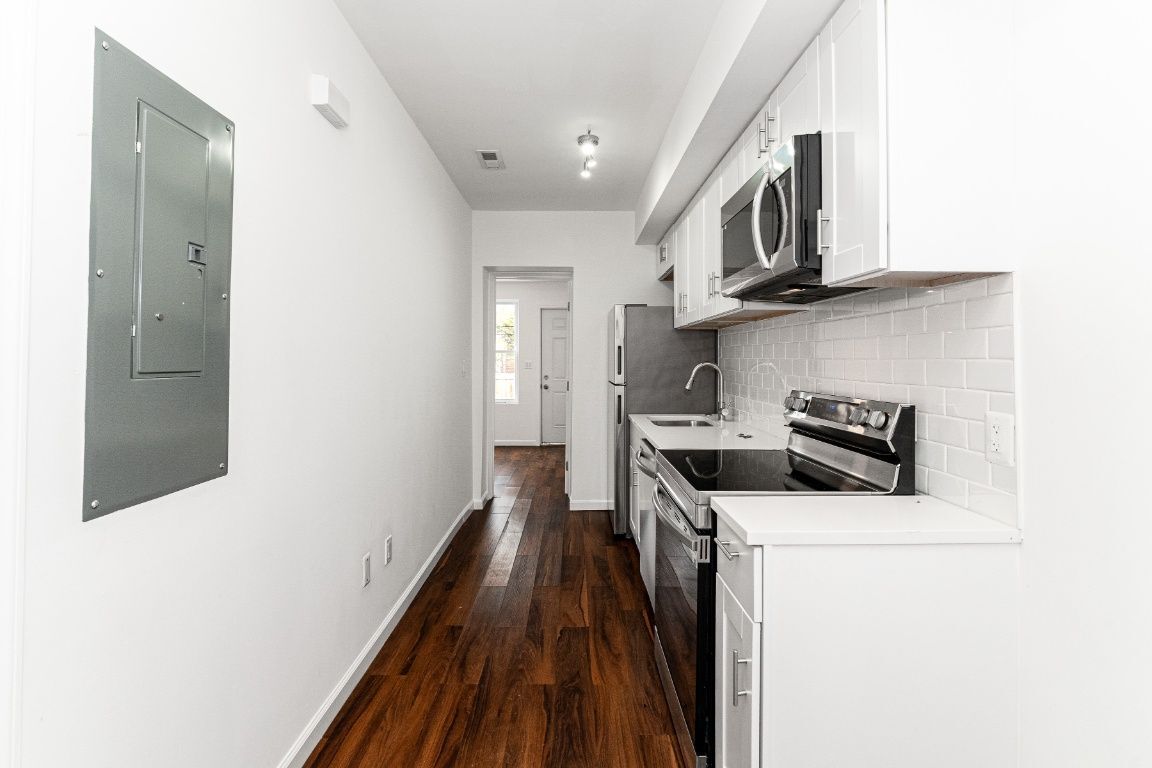 Building Photo - 1838 C St SE