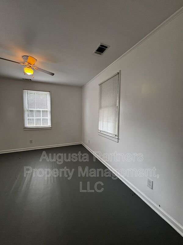 Building Photo - 114 Calvary Dr
