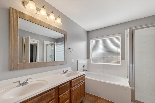 Building Photo - 31722 Royal Woods Ct