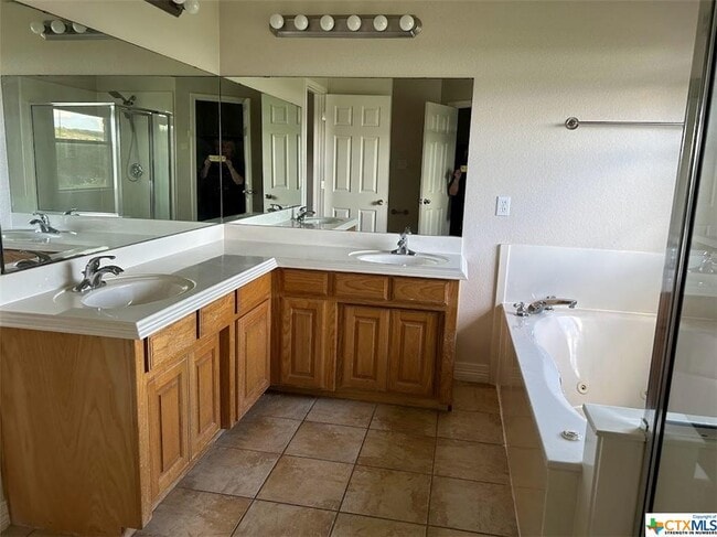 Building Photo - 502 Irish Ln
