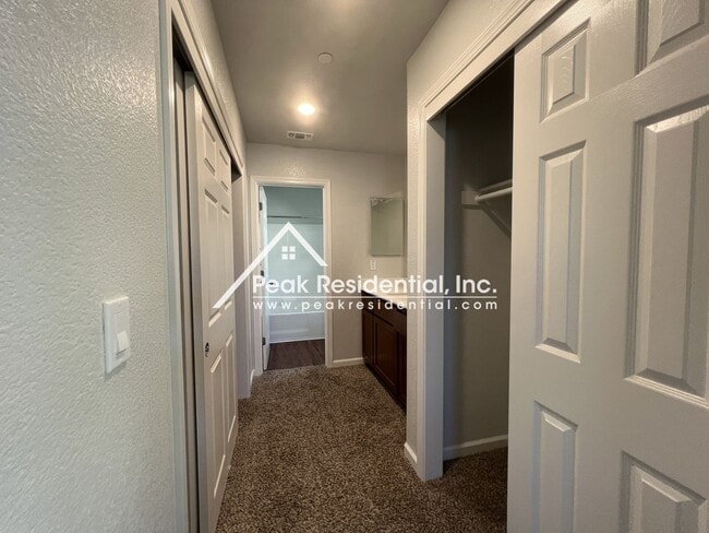 Building Photo - Newer 3bd/2.5 ba Home with 1 Car Garage in Gated Community