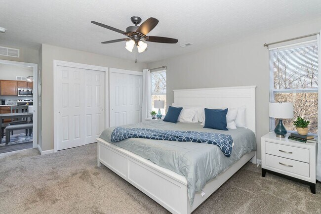 Building Photo - 8 W Persimmon Dr