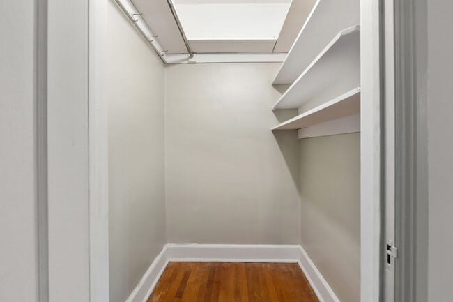 Building Photo - Charming Trolley Square Unit- Showing Frid...