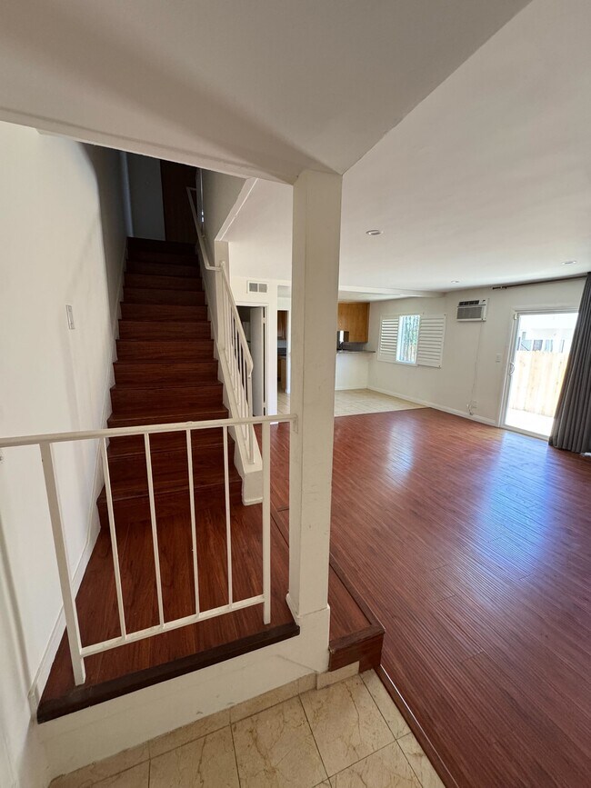Building Photo - 3707 Kelton Ave