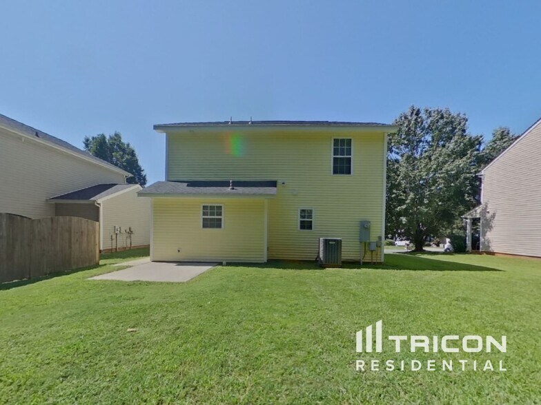 Building Photo - 4920 Hopewood Ln