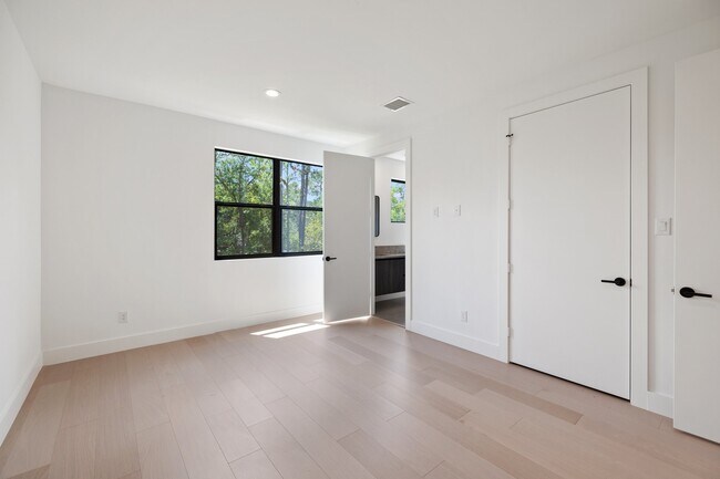 Building Photo - 1420 Primrose St