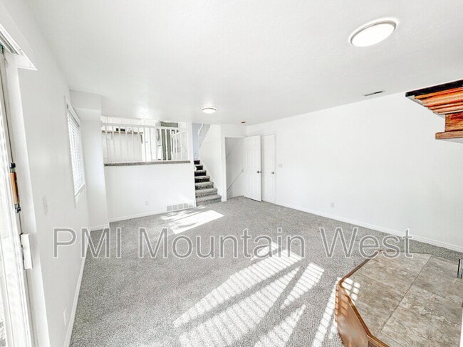 Building Photo - 36 Orchard Ln