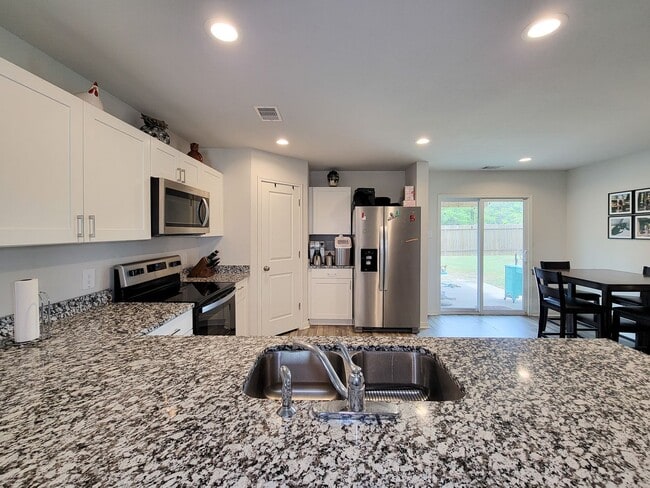 Building Photo - 2 Story Home in the Crown Point Community!...