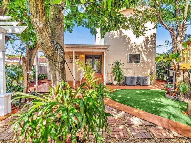 Building Photo - 6460 SW 2nd St