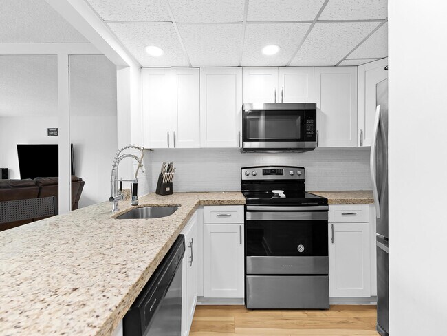 Building Photo - 900 River Reach Dr