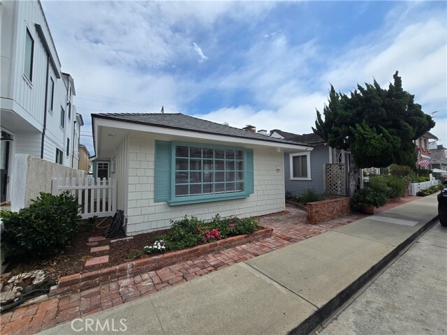 Building Photo - 122 Apolena Ave