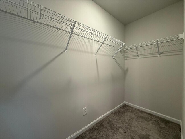 Building Photo - 409 Deercroft Dr