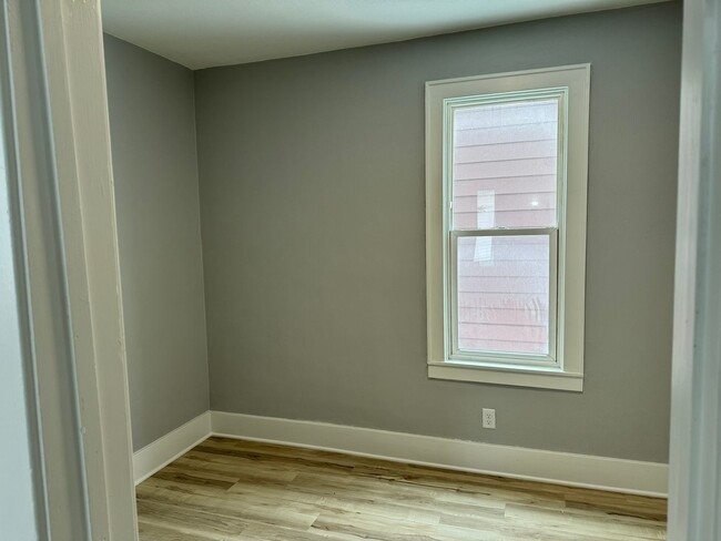 Building Photo - 3 Bedroom with a Possible 4th Bay City Ren...