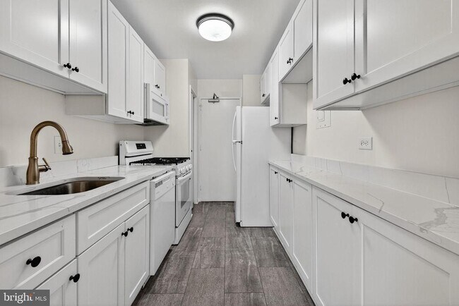 Building Photo - 1900 Lyttonsville Rd