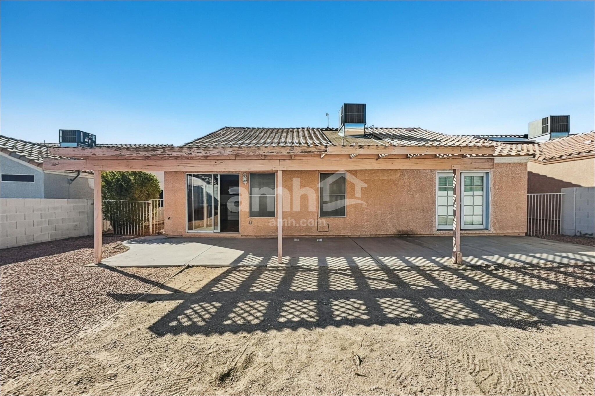 Building Photo - 222 Mariposa Way