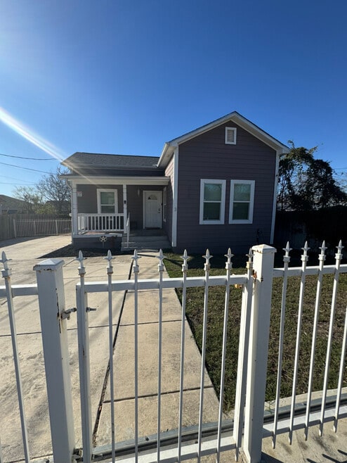 Building Photo - 319 S Olive St