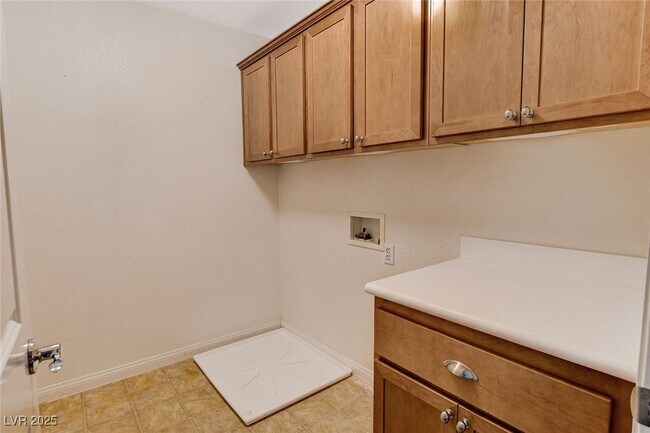 Building Photo - 9768 Plane Tree Ct