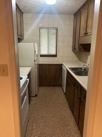 Building Photo - Campus View Apt-Walking Distance to UGA!