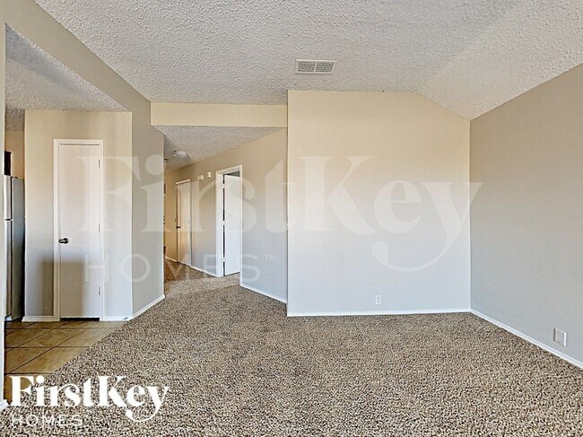 Building Photo - 1600 Shady Shores Dr