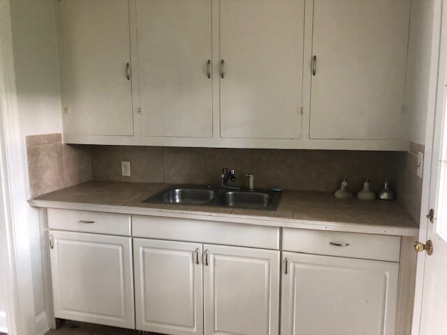 Building Photo - 620 W 9th St