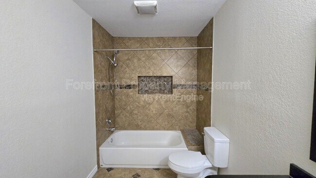 Building Photo - 7609 Linkside St