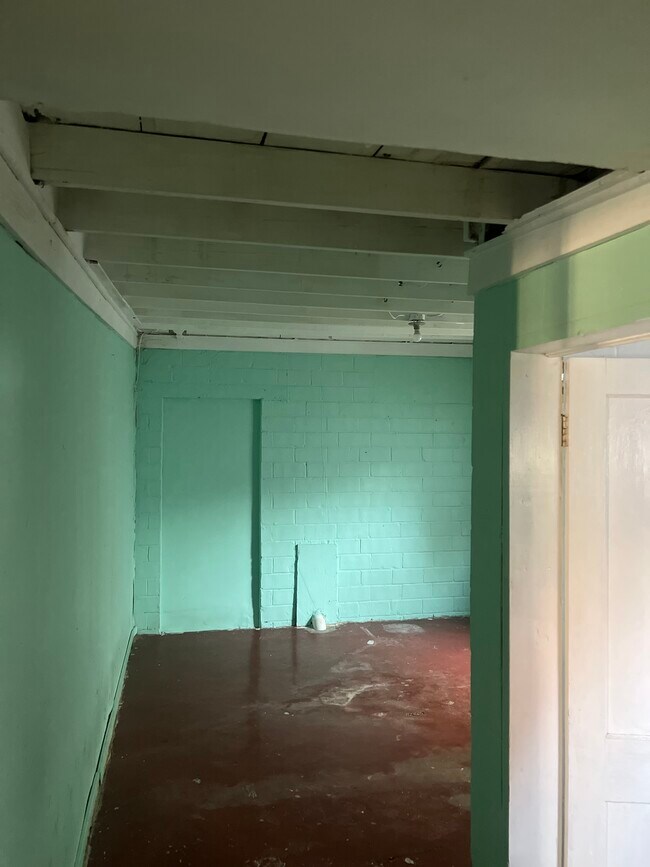 Building Photo - 1715 Benavides St